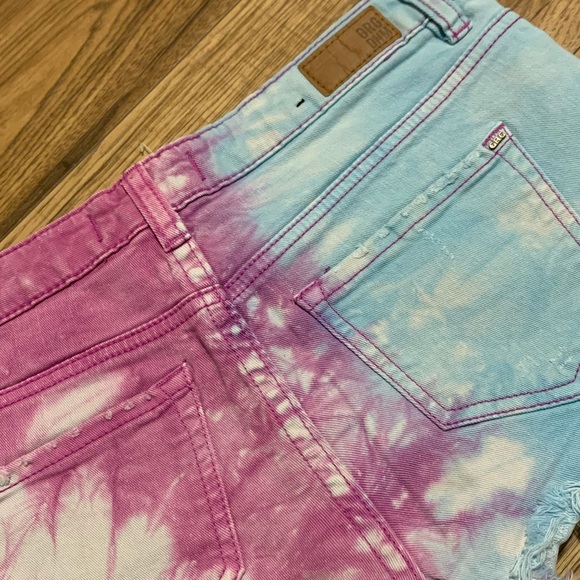 🌺 3/$30 GARAGE | Tie Dye Shorts - Picture 3 of 3